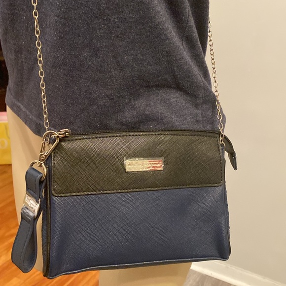 Salvatore Ferragamo parfums cosmetic bag - Picture 3 of 15